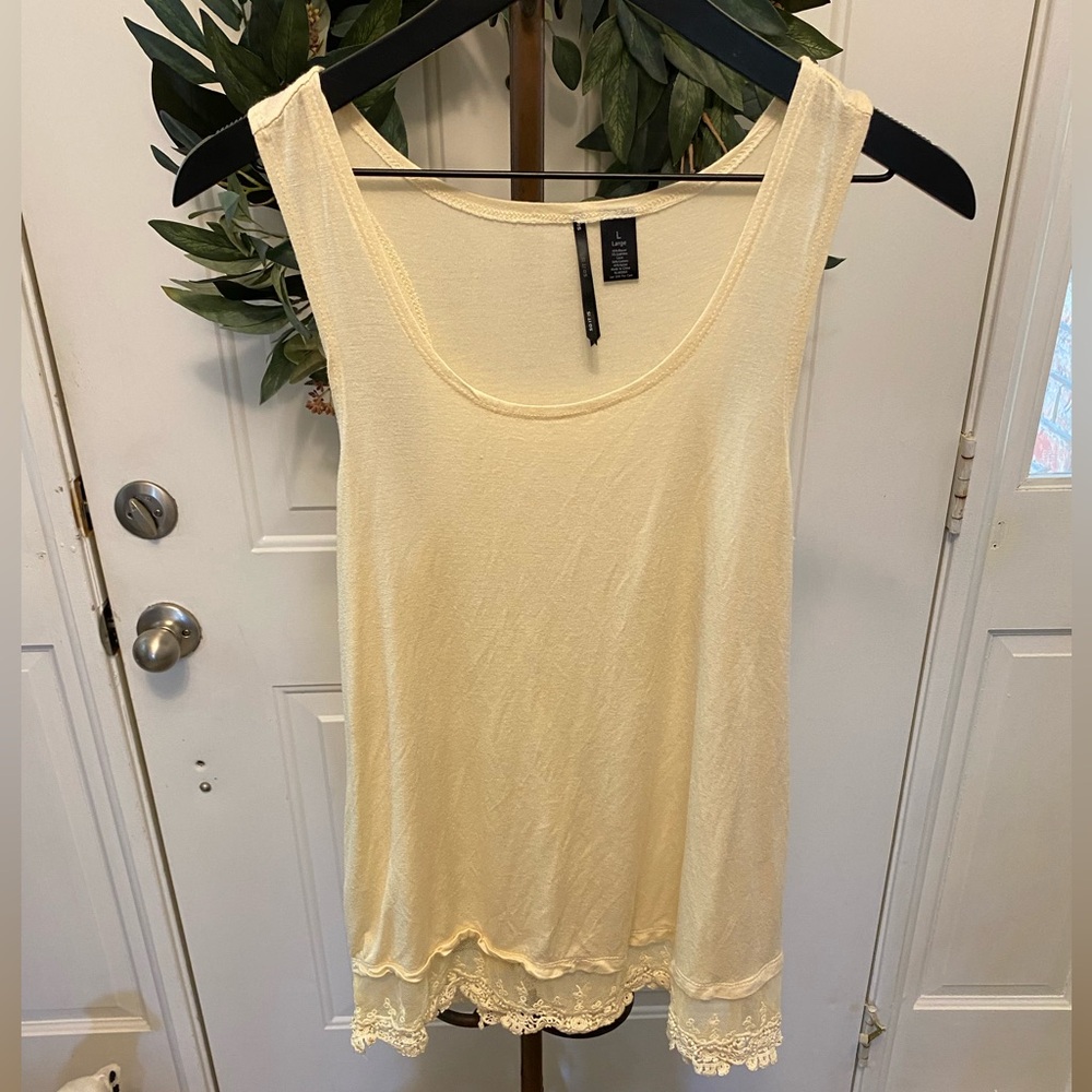 So It Is Soft Lace Trim Tank Top L
